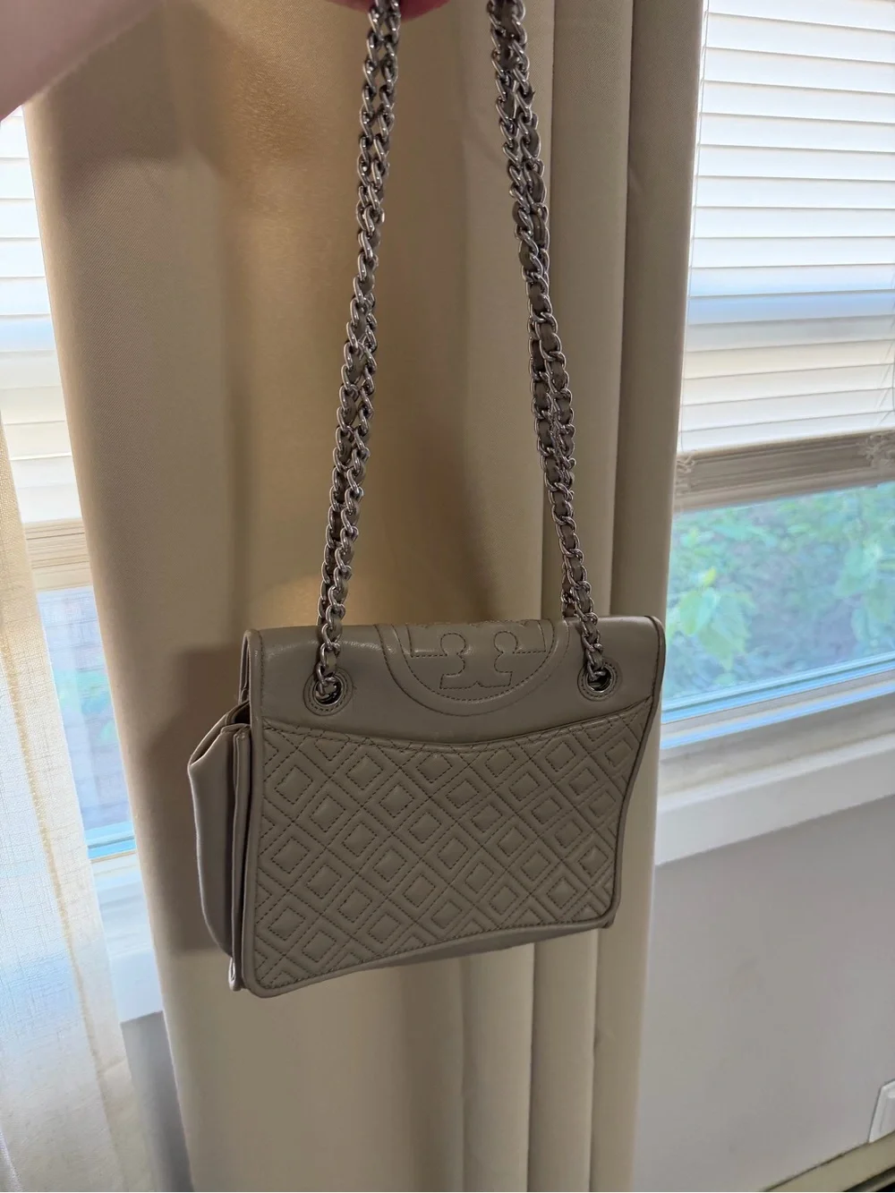Tory Burch Fleming Quilted Leather Chain Shoulder Bag | Taupe Gray